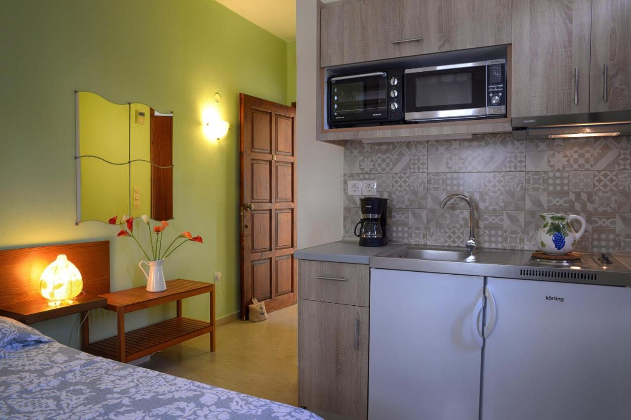 Captain'S Apts Barbati Exterior foto